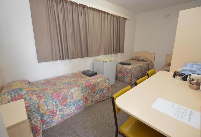 Семейный Номер, Billabong Motel