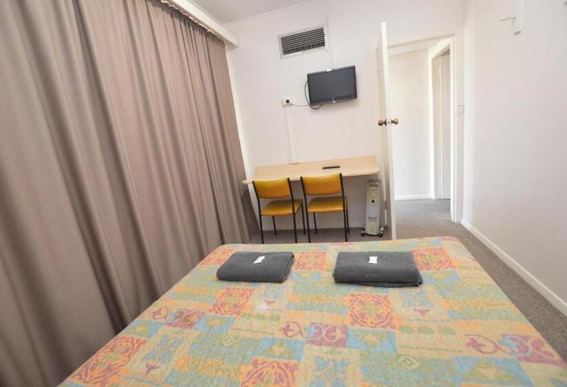 Семейный Номер, Billabong Motel