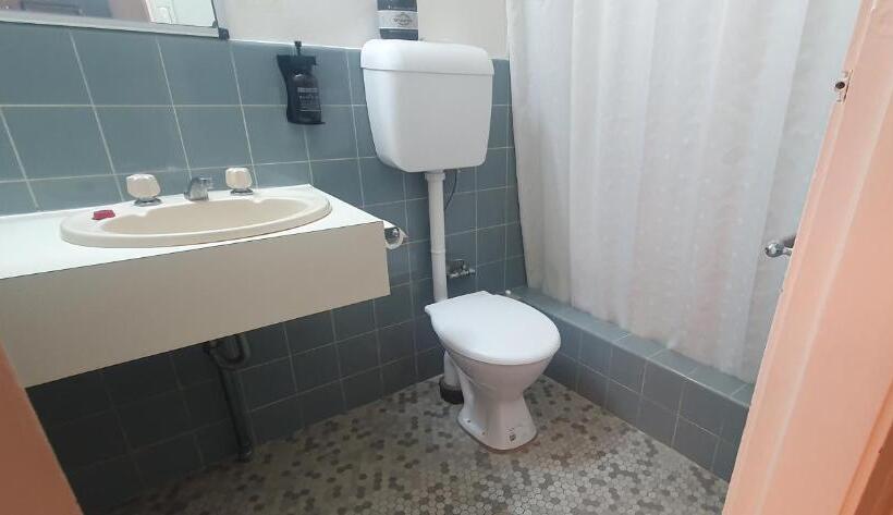 Семейный Номер, Billabong Motel