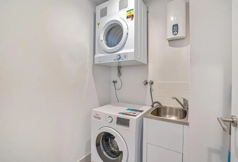 2 Bedrooms Apartment River View, Peninsular Gold Coast