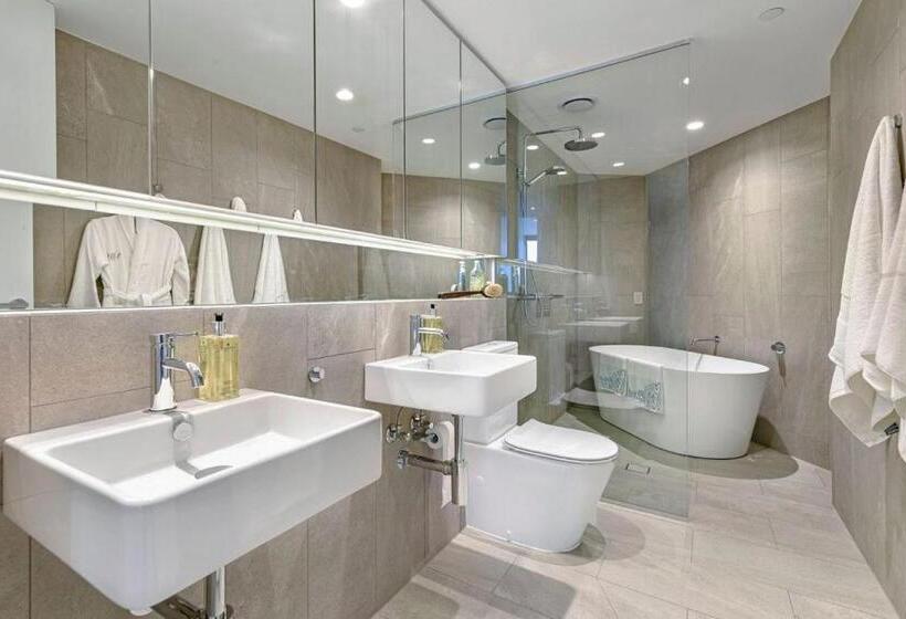 جناح إدارى مطل على البحر, Vue Broadbeach   Official