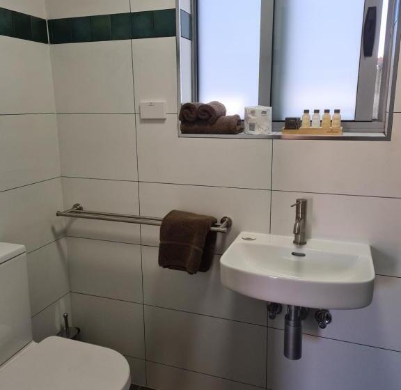 اتاق لوکس, Safari Lodge Motel