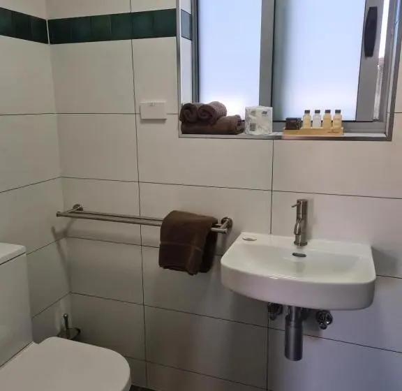 اتاق لوکس, Safari Lodge Motel