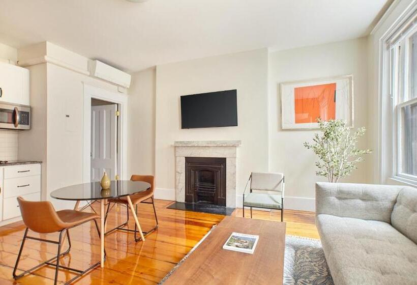 شقة غرفة واحدة, Sonder The Hancock