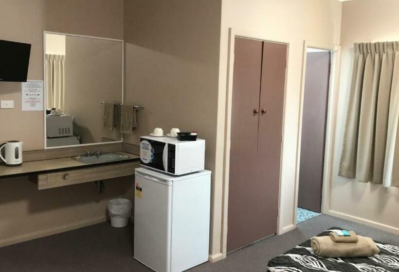 חדר סטנדרט לשלושה עם מרפסת, Aquatic Motor Inn