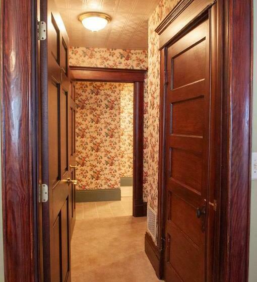 غرفة قياسية, The Wolf Manor