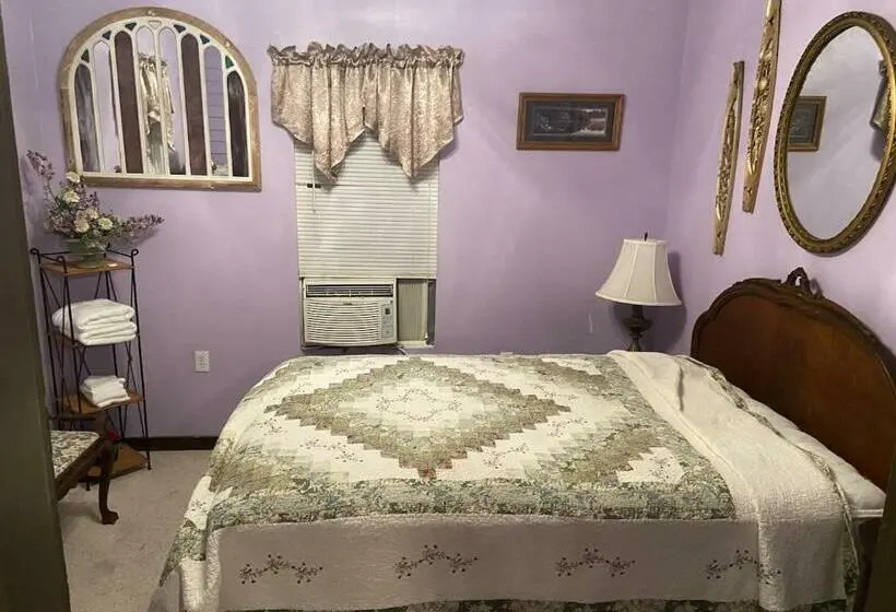 エコノミールーム, The Wolf Manor