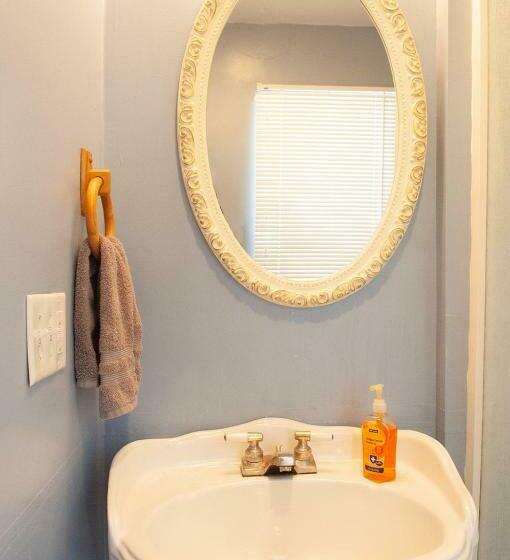 غرفة قياسية سرير كينج, The Wolf Manor