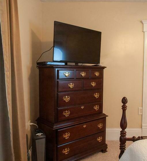 غرفة قياسية سرير كينج, The Wolf Manor