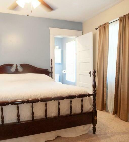 غرفة قياسية سرير كينج, The Wolf Manor