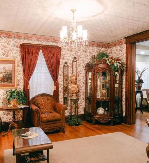 Номер Стандарт, The Wolf Manor