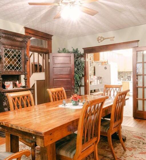 غرفة قياسية, The Wolf Manor