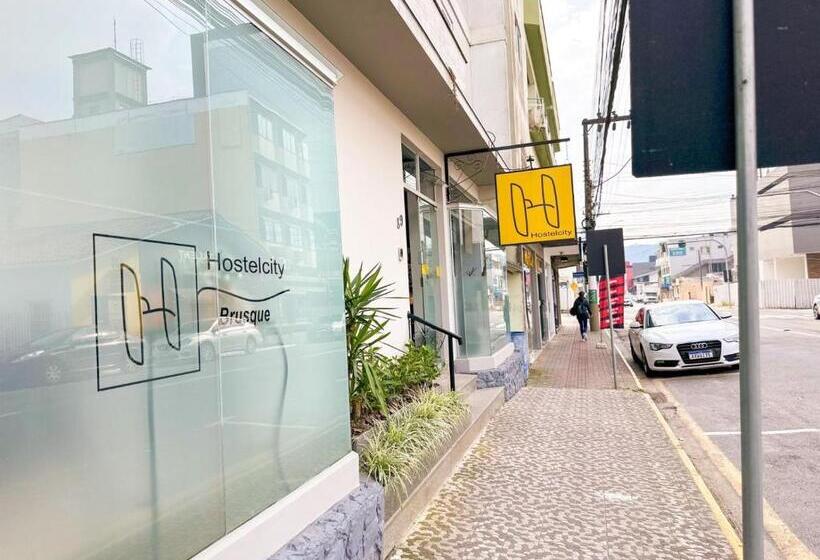 غرفة قياسية, City