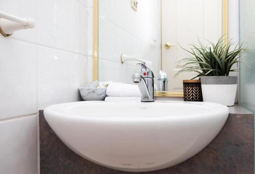 חדר סטנדרט, Astor Inn