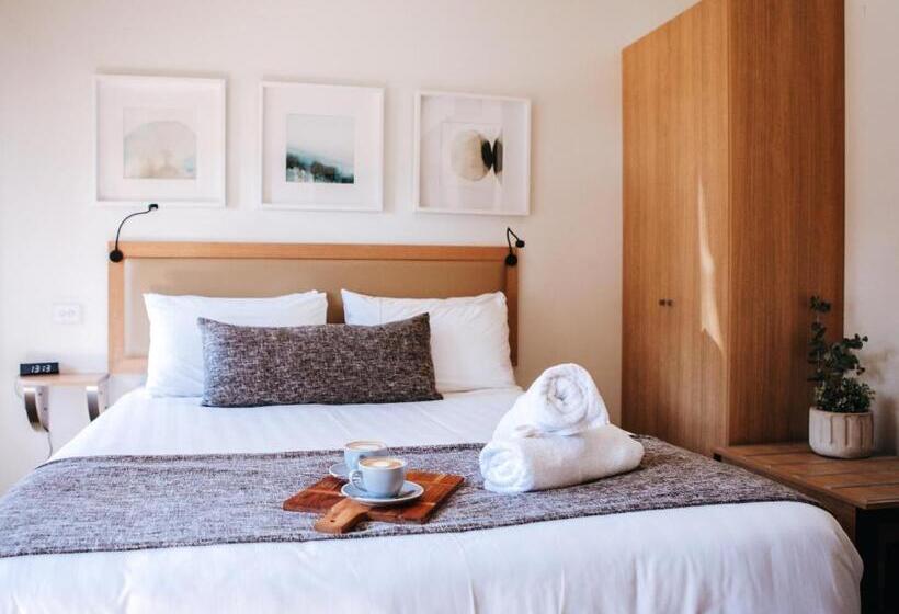 חדר אקזקיוטיב משפחתי, Astor Inn