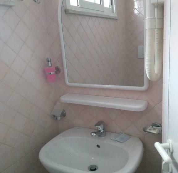 غرفة ديلوكس, Ivana