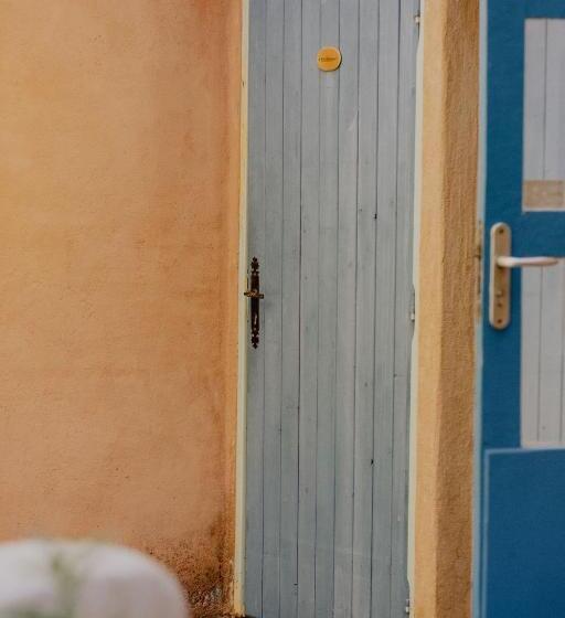 اتاق اکونومی, La Calanque De Figuerolles