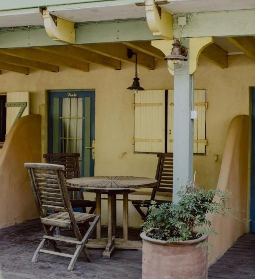 اتاق اکونومی, La Calanque De Figuerolles