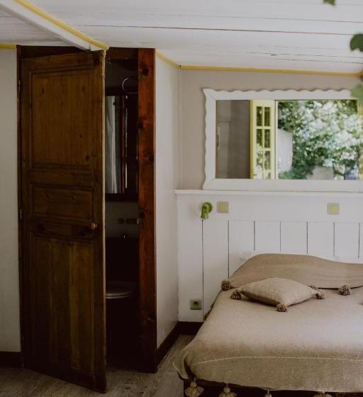 اتاق استاندارد با چشمانداز دریا, La Calanque De Figuerolles