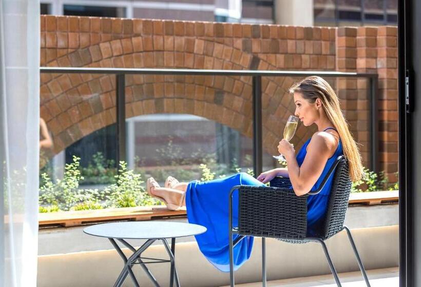 Люкс Премиум, Skye Suites Sydney