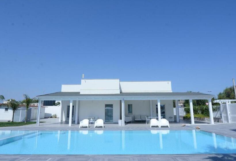 プールビュースタンダードルーム, La Casa Di Frank