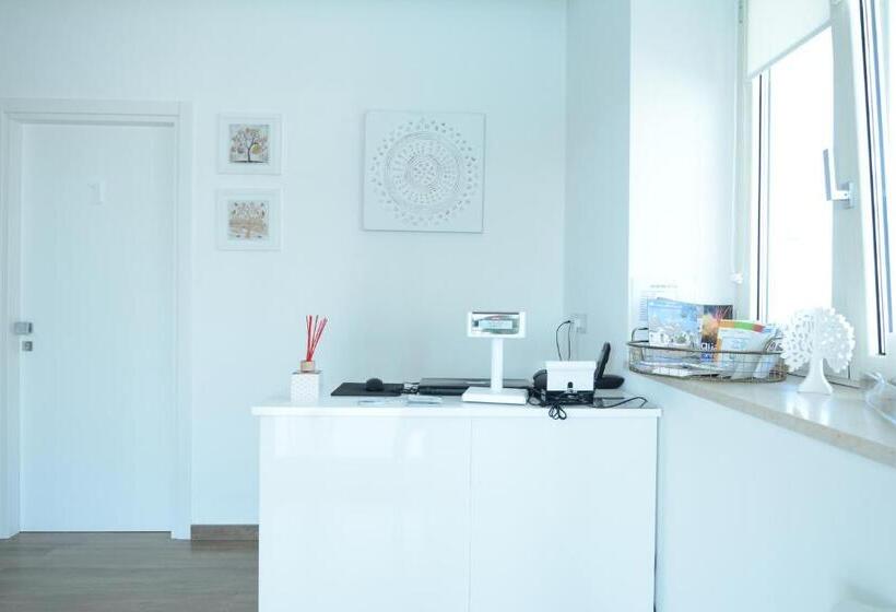 プールビュースタンダードルーム, La Casa Di Frank