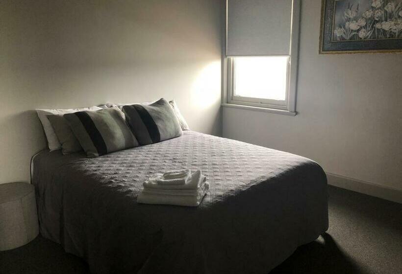 חדר דלוקס, The Royal Hotel, Drouin