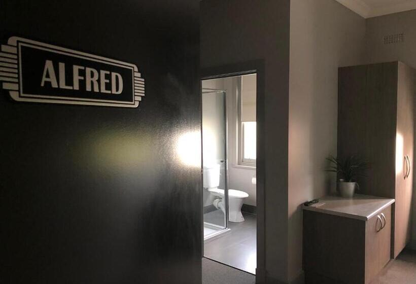 חדר סטנדרט, The Royal Hotel, Drouin