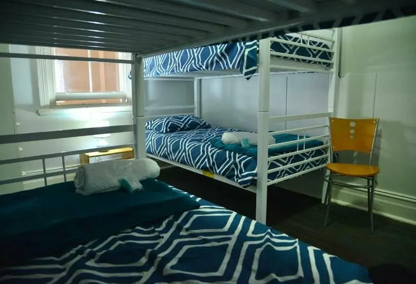 ルームシェアのワンベッド, Geraldton Backpackers