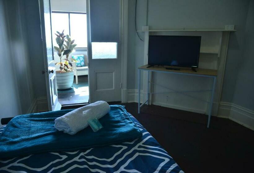 اتاق استاندارد یک تخته با سرویس بهداشتی مشترک, Geraldton Backpackers