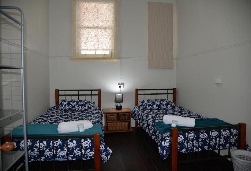 اتاق استاندارد با سرویس بهداشتی مشترک, Geraldton Backpackers