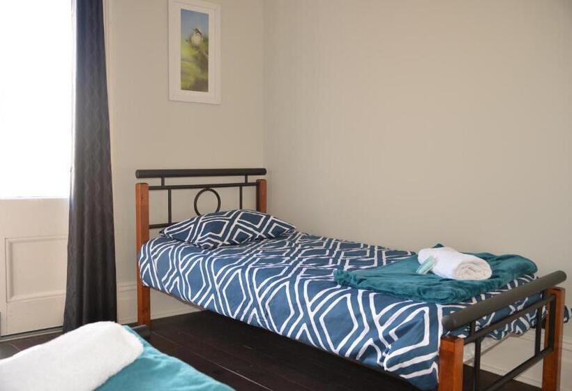 اتاق استاندارد یک تخته با سرویس بهداشتی مشترک, Geraldton Backpackers
