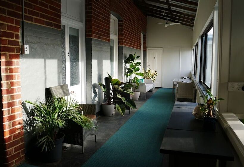 اتاق استاندارد یک تخته با سرویس بهداشتی مشترک, Geraldton Backpackers