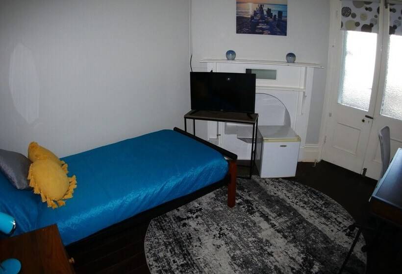 اتاق استاندارد یک تخته با سرویس بهداشتی مشترک, Geraldton Backpackers