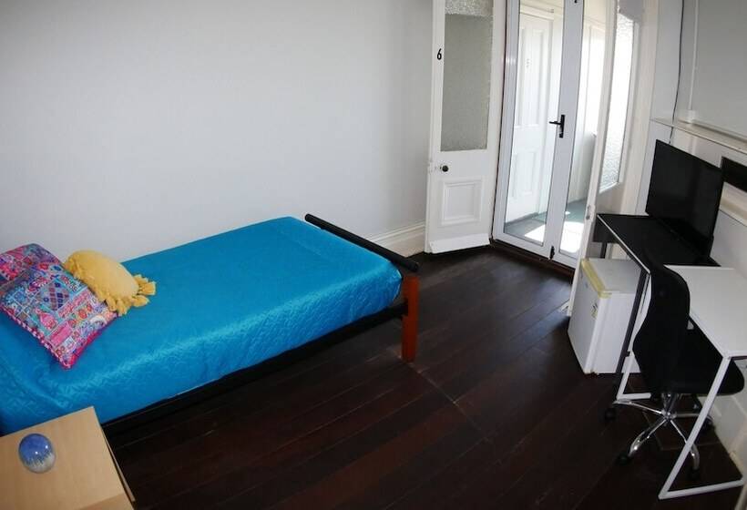 اتاق استاندارد یک تخته با سرویس بهداشتی مشترک, Geraldton Backpackers