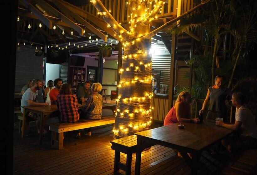 اتاق استاندارد چهارنفره با سرویس بهداشتی مشترک, Kimberley Travellers Lodge  Broome Yha