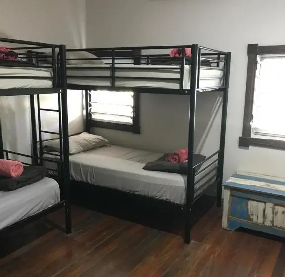 浴室共有スタンダード４人用ルーム, Kimberley Travellers Lodge  Broome Yha