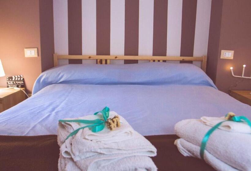 إستوديو ديلوكس, La Finestra Sul Cortile