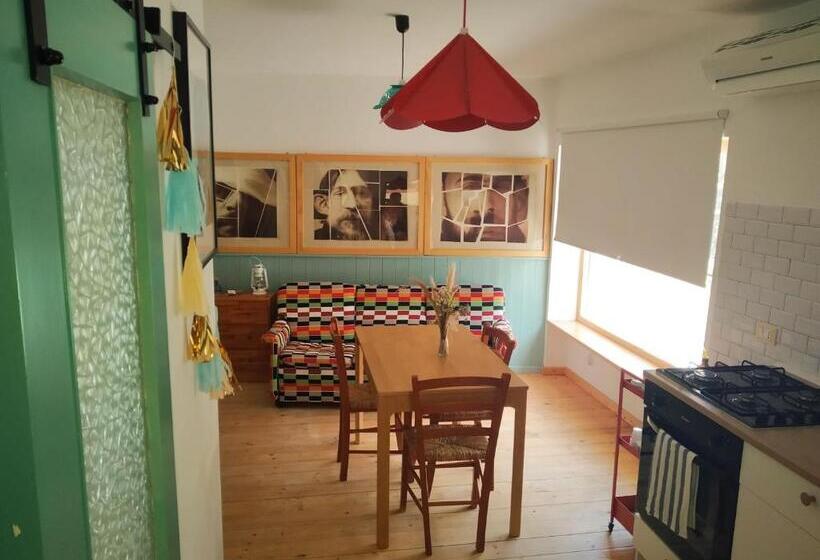 جناح عائلي, La Finestra Sul Cortile