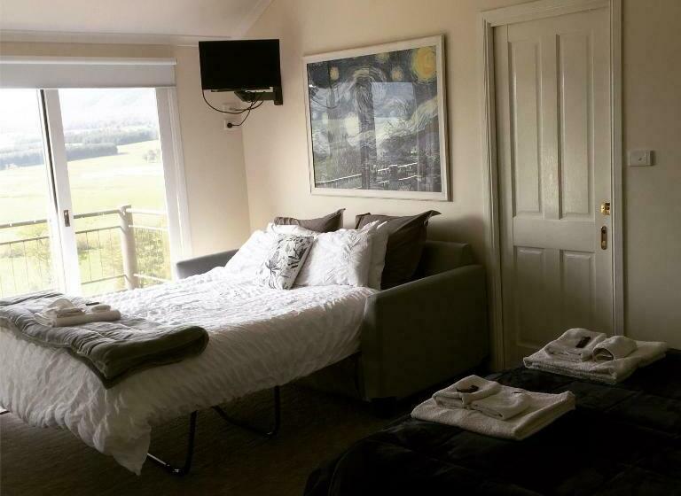 デラックスルーム, Rosewhite House