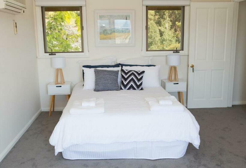 デラックスルーム, Rosewhite House