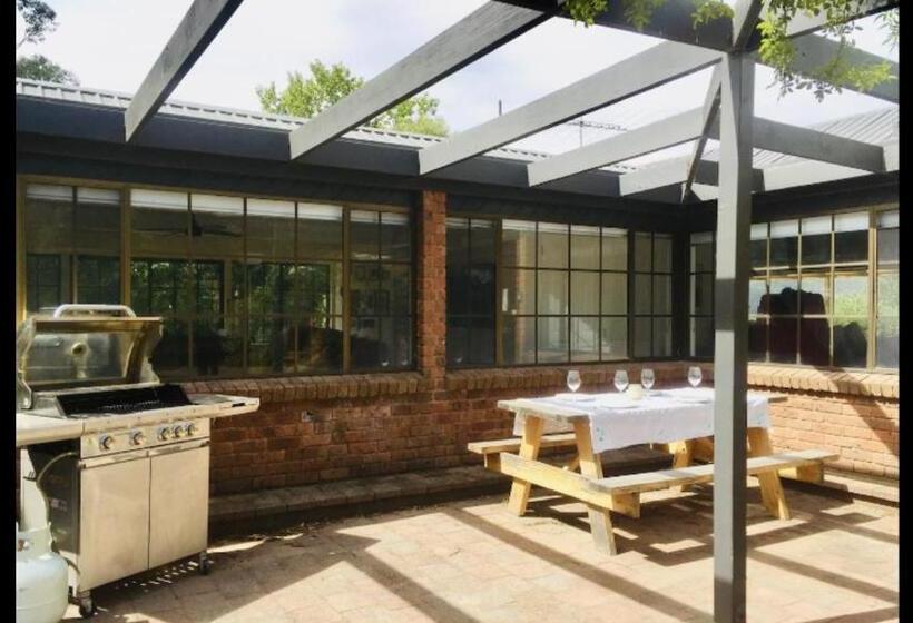 デラックスルーム, Rosewhite House