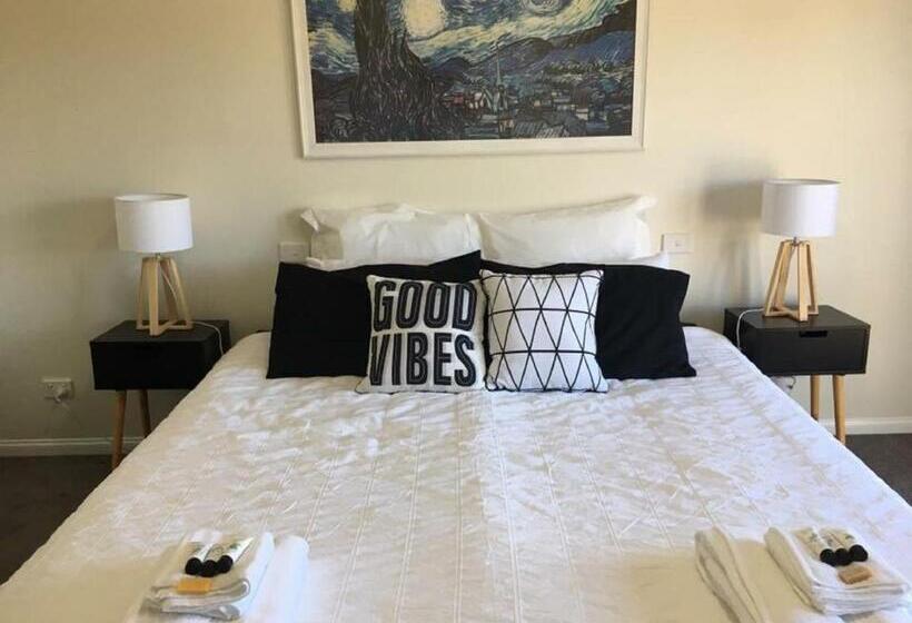 バルコニー付きスタンダードルーム, Rosewhite House