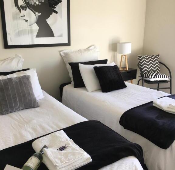 バルコニー付きスタンダードルーム, Rosewhite House