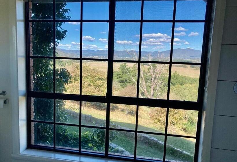 ガーデンビュースタンダードルーム, Rosewhite House