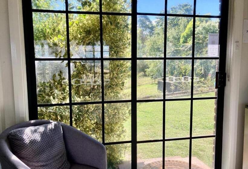 ガーデンビュースタンダードルーム, Rosewhite House