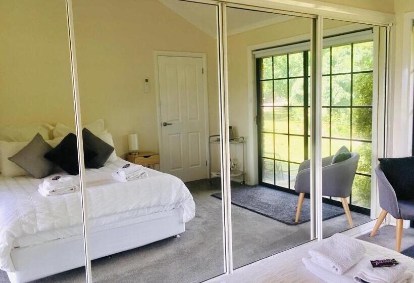 ガーデンビュースタンダードルーム, Rosewhite House