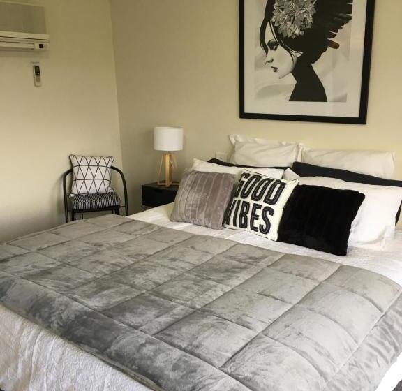 バルコニー付きスタンダードルーム, Rosewhite House