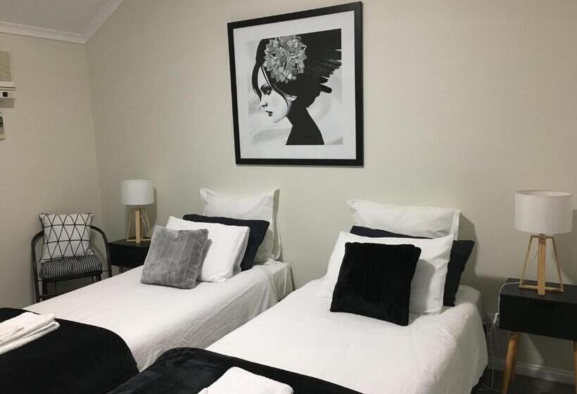 バルコニー付きスタンダードルーム, Rosewhite House