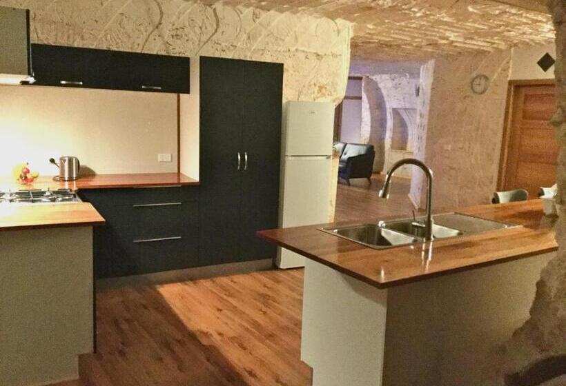 آپارتمان 2 خوابه, Dug Out B&b